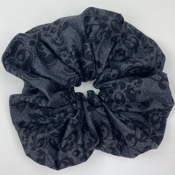 Oversized scrunchie black handmade in USA - Picture 2 of 4